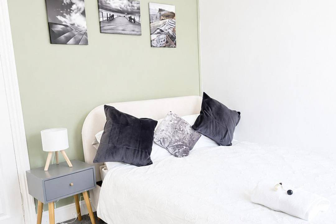 House Sleeps 7 with Wifi in Gateshead