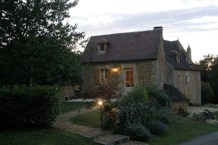 Gîte pour 4 personnes, avec jardin et terrasse à Sainte-Mondane