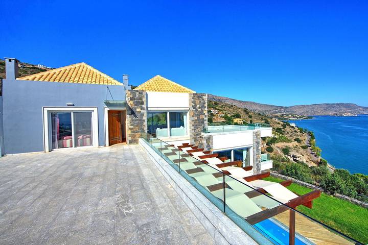 Location de vacances pour 10 personnes, avec terrasse et piscine à Agios Nikolaos - 3