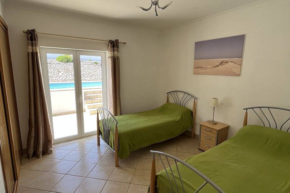 Fabelhafte Lage mit Meerblick. Moderne, abgelegene, familienfreundliche Villa. in Vale de Telha, Aljezur