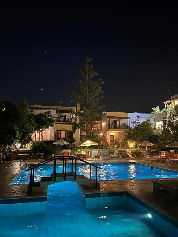Appartement de vacances pour 2 personnes, avec piscine ainsi que vue et jardin, adapté aux familles