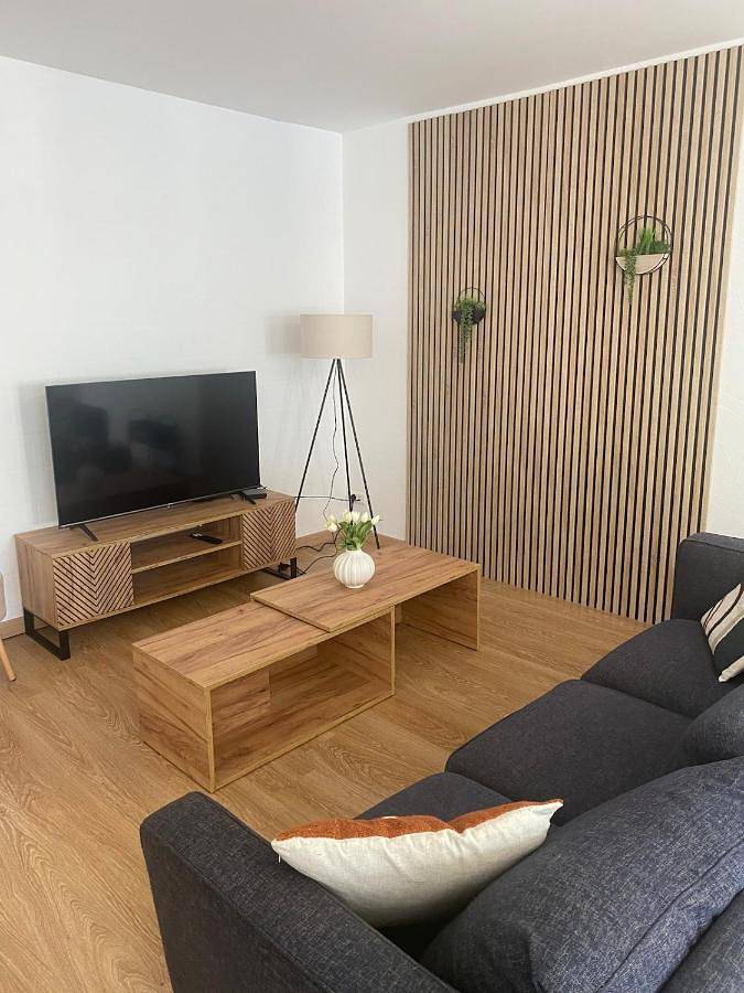 Gîte pour 8 personnes, avec jardin à Gussignies