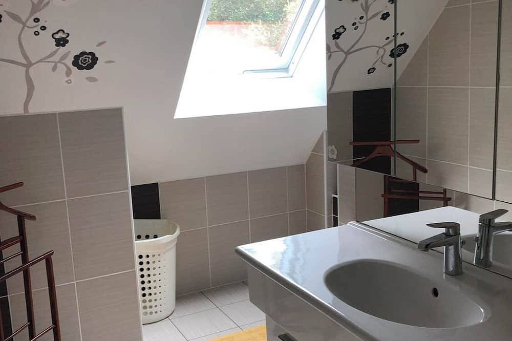 Country house close to the sea. in Landaul, Côte des Mégalithes