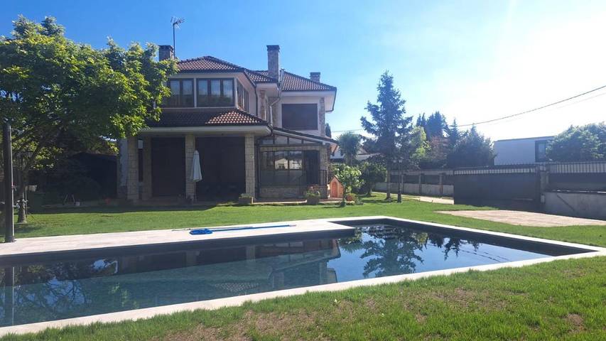 Holiday rental for 12 people, with Terrace and Garden as well as Pool and View in Gijón