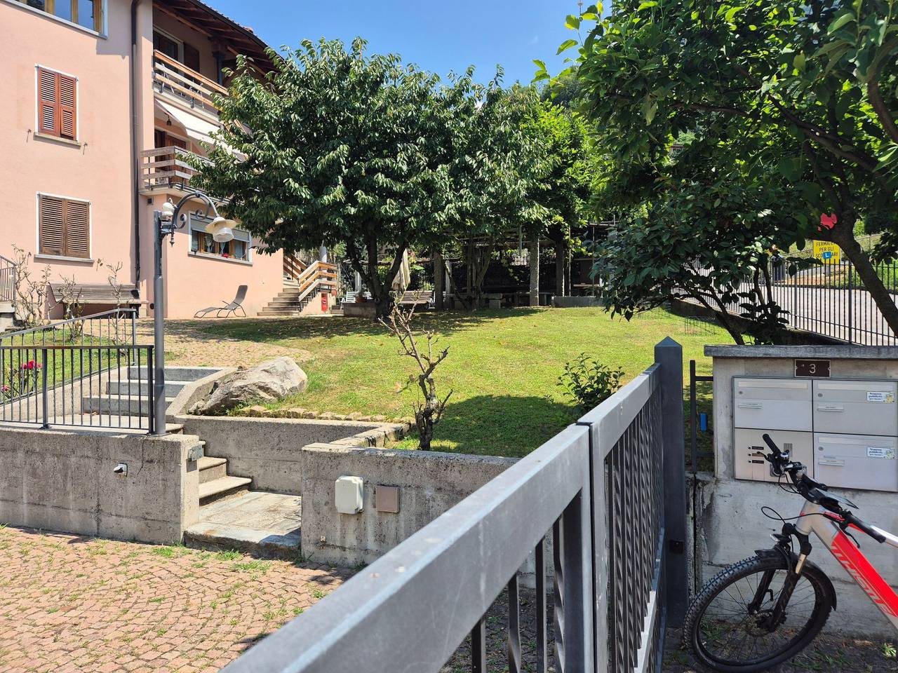 Executive mit 6 Schlafzimmern und 2 Bädern in Lugano, Lac de Lugano