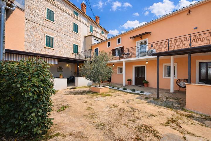 Ferienhaus für 5 Personen, mit Terrasse in Nova Vas