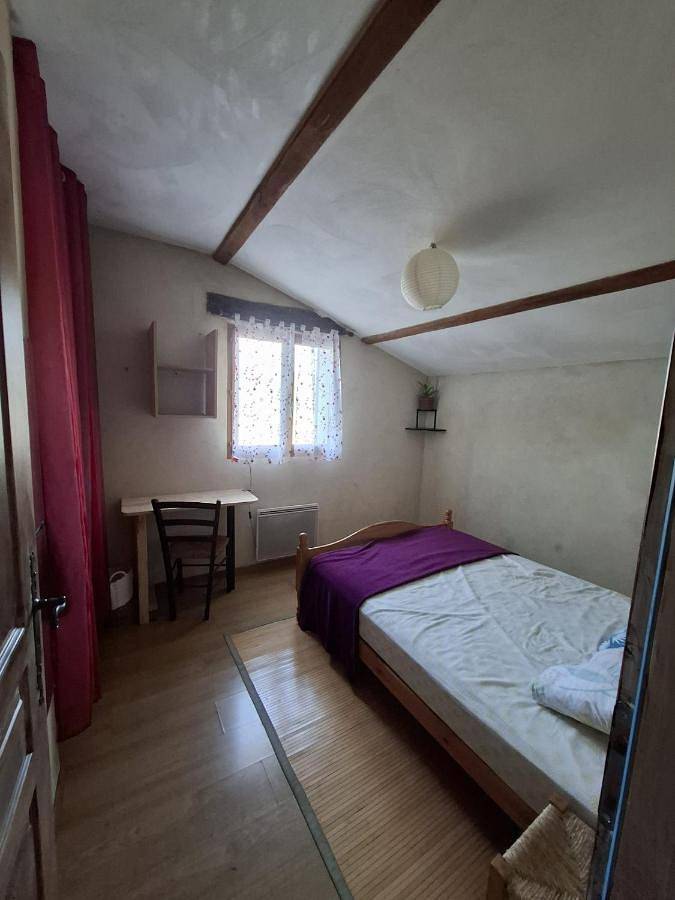 Gîte pour 2 personnes, avec Terrasse ainsi que Jardin et Vue à Curnier