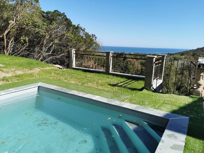 Villa per 6 persone, con giardino e panorama nonché piscina, con animali domestici in Corsica