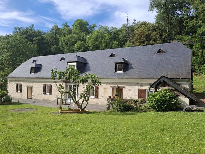 Location de vacances pour 14 personnes, avec Terrasse ainsi que Jardin et Vue à Beaucens