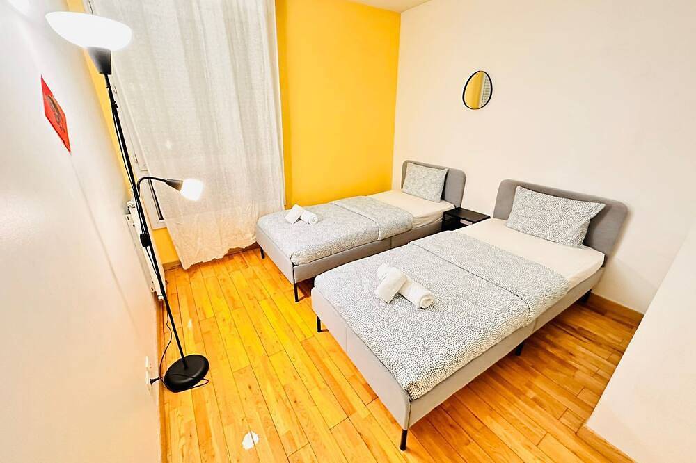Appartement entier, 2Br+Salon+Parking La Défense, 10 min walk to metro in Courbevoie, Hauts-de-Seine