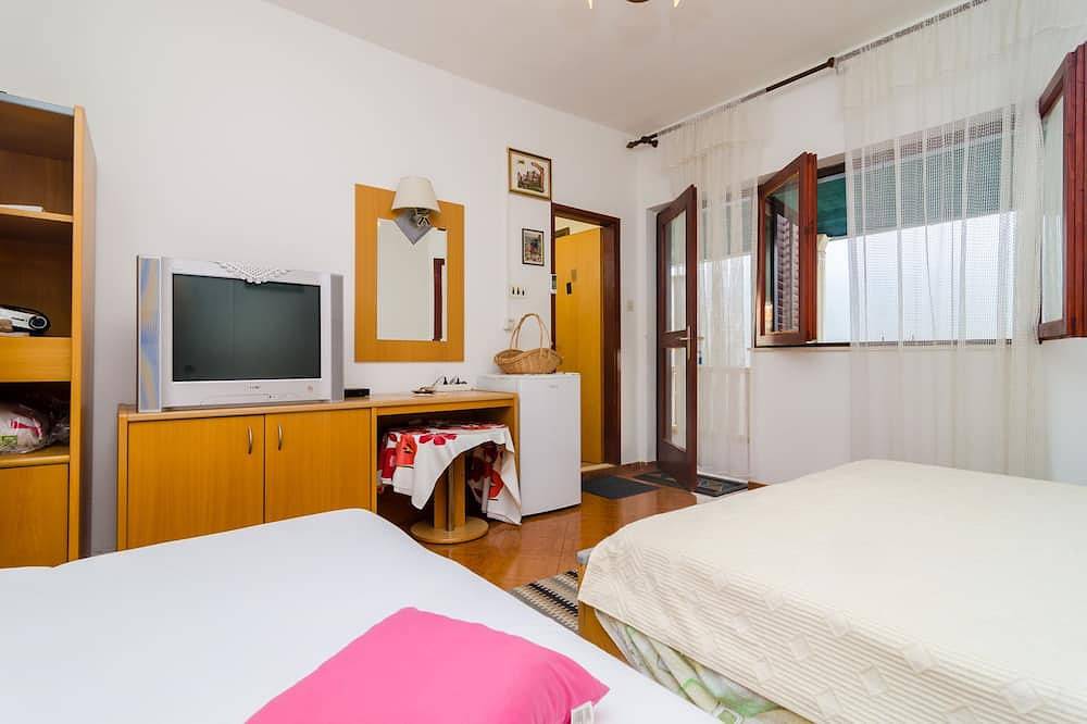 Apartments & Room Bluemoon - Dreibettzimmer mit Terrasse und Meerblick (Soba sa kuhinjom) in Molunat, Dubrovnik-Neretva