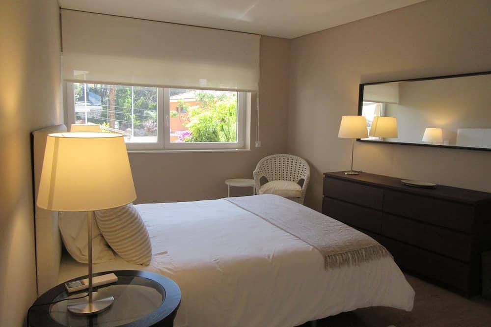 Villa 8 min. walk to the beaches / historic area Cascais / outdoor area relax / barbecue in Cascais e Estoril, Costa de Lisboa