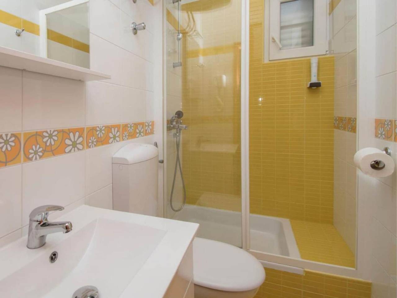 Cijeli apartman, Apartments Antonio - Studio with Balcony 2 in Dračevice, Tucepi