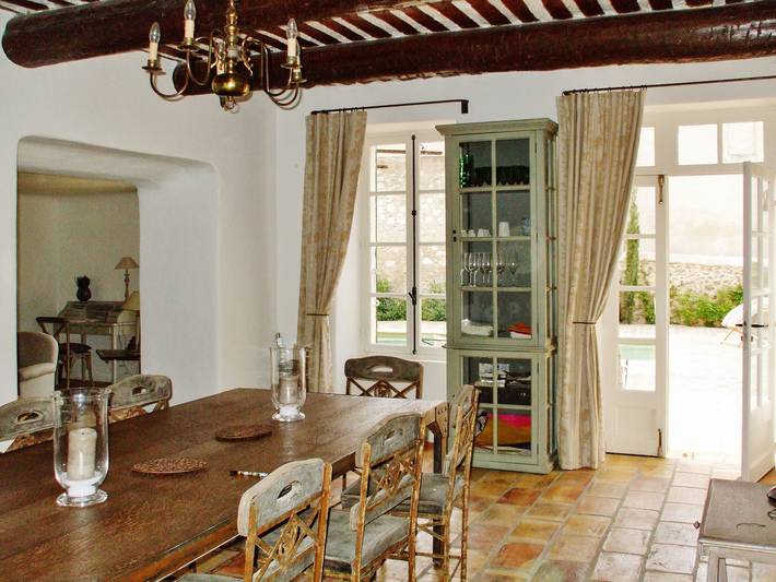 Location de vacances pour 8 personnes, avec jardin ainsi que piscine et terrasse à Mollégès - 2