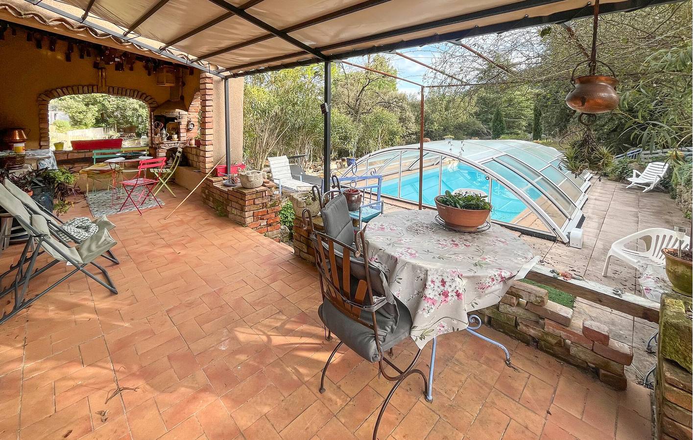 Acogedor apartamento de 1 dormitorio con piscina cerca del centro de Anduze in Anduze, Cevenas