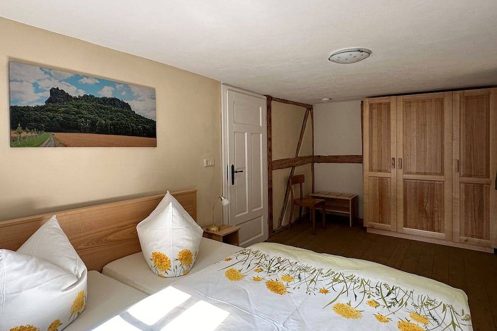 Ganze Wohnung, Gründelstube - gemütliche, große Ferienwohnung bei Bad Schandau in Porschdorf, Bad Schandau