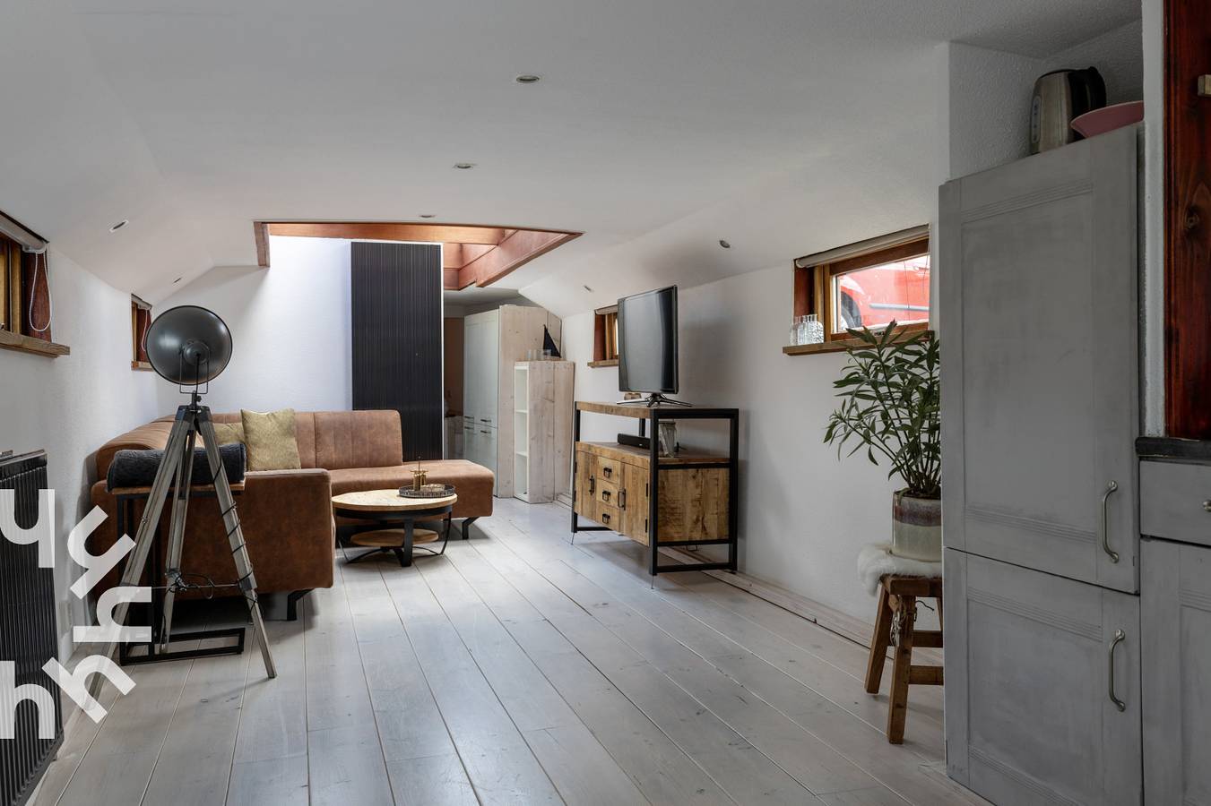 Schitterende 2 persoons woonboot in het centrum van Heerenveen in Heerenveen, Friesland