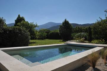 Gîte pour 2 personnes, avec jardin ainsi que terrasse et piscine à Malaucène