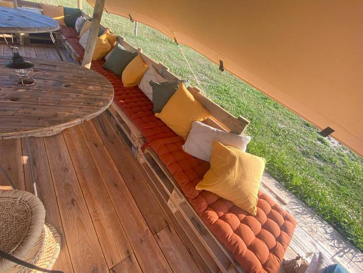 Location de vacances pour 6 personnes, avec piscine et jardin ainsi que terrasse et jacuzzi dans Thiel-sur-Acolin - 4