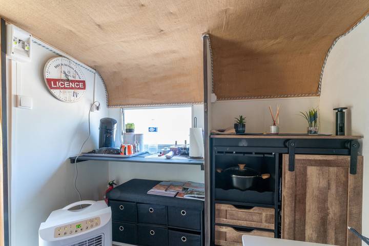 Caravana 'Cocoon Insolite' con terraza privada y Wi-Fi in Pernes-les-Fontaines, Parque natural regional del Mont Ventoux