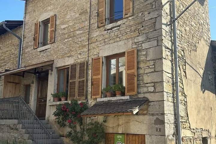 Gîte pour 4 personnes, avec jardin et balcon dans Boyeux-Saint-Jérôme