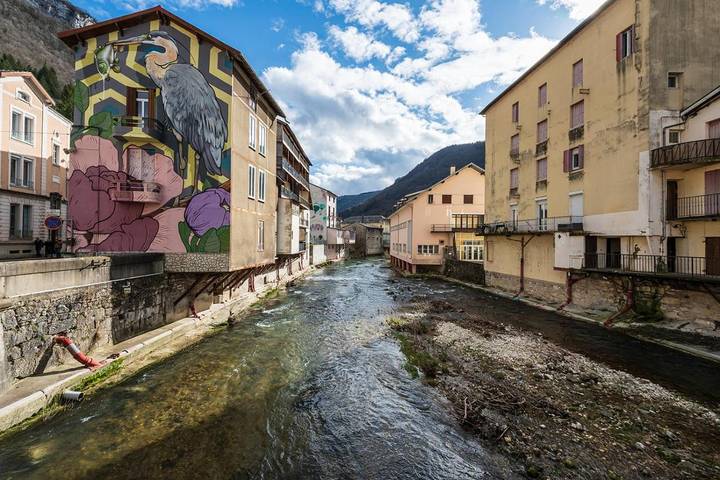 Gîte pour 6 personnes, avec vue ainsi que balcon et vue sur le lac dans Tenay - 3