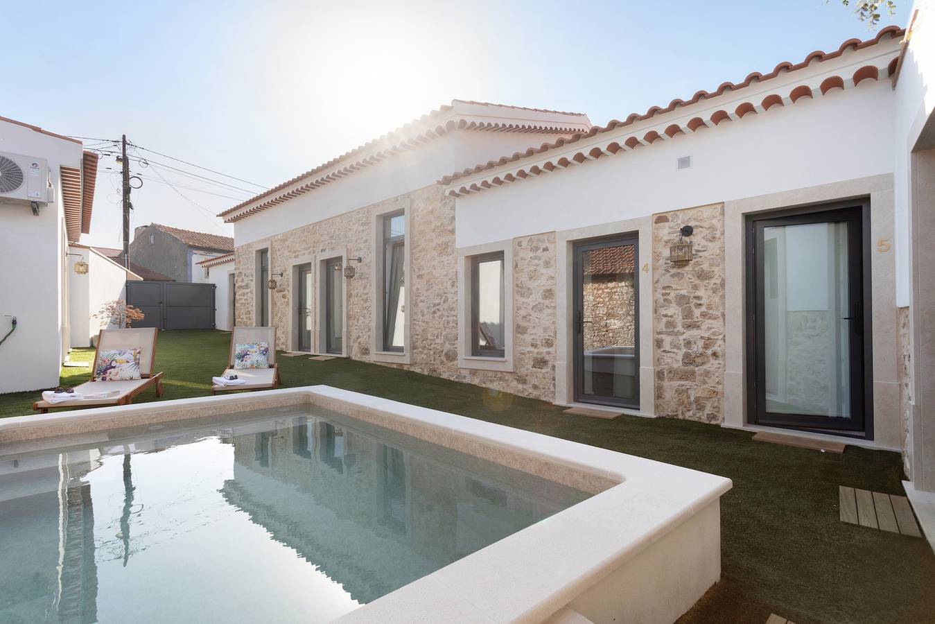 Ganze Wohnung, Vila Santa Luzia 2 mit Gemeinschaftspool, Wlan und Klimaanlage in Fátima, Santarém Distrikt