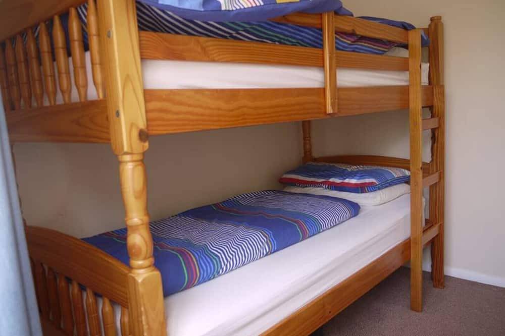 Sea Dunes - a Croyde bungalow with sea views & easy walk to the beach or village in Croyde, Devon