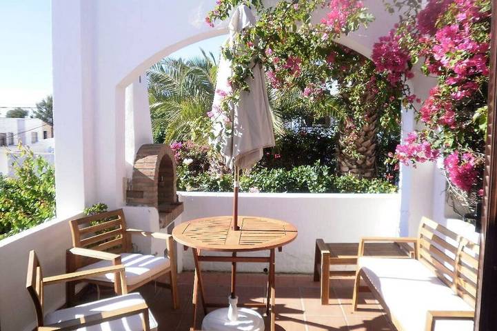 Apartment for 4 people, with terrace and hot tub as well as pool in Mojácar