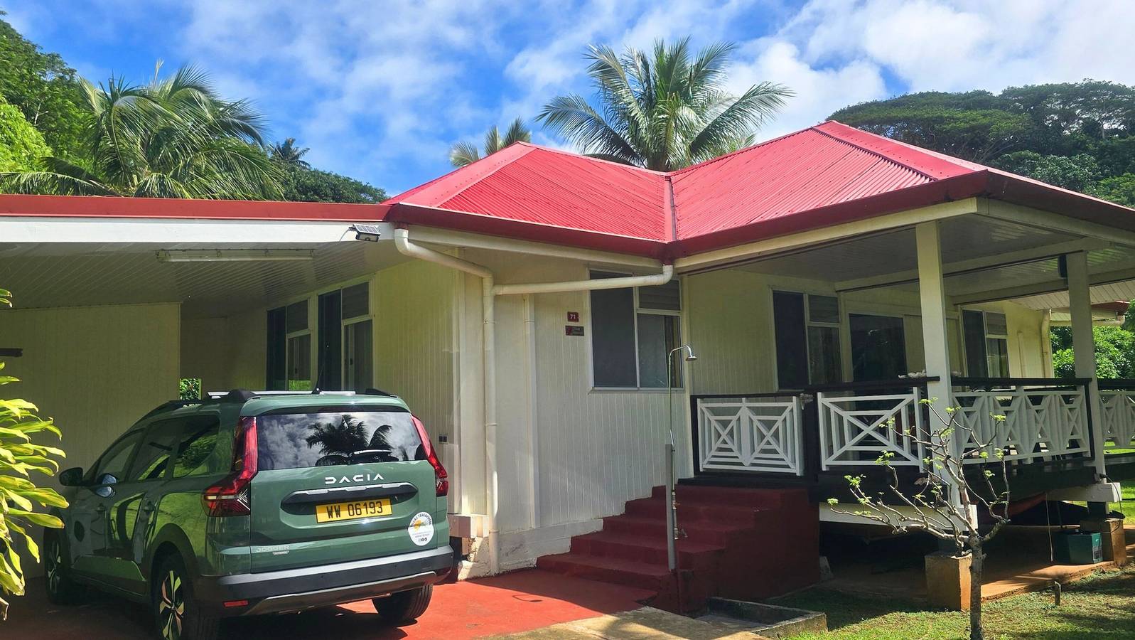 Huahine - Fare Teakavehere + rental car in Huahine