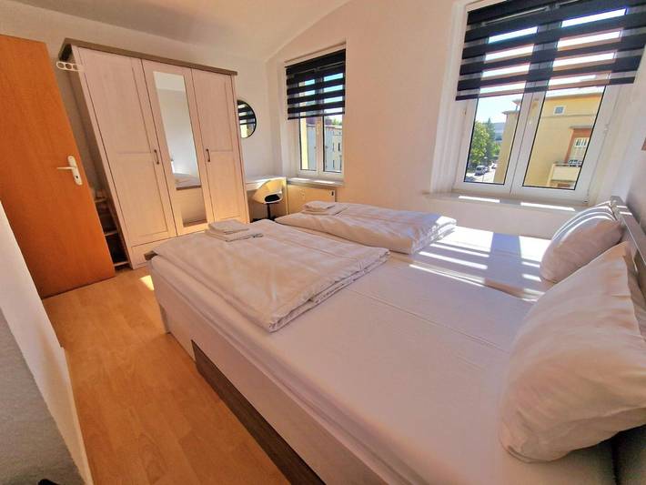 Entire apartment, Apartment 'Fewo Anne, Großzügige' with Private Terrace, Shared Garden and Wi-Fi in Chemnitz, Chemnitz (region)
