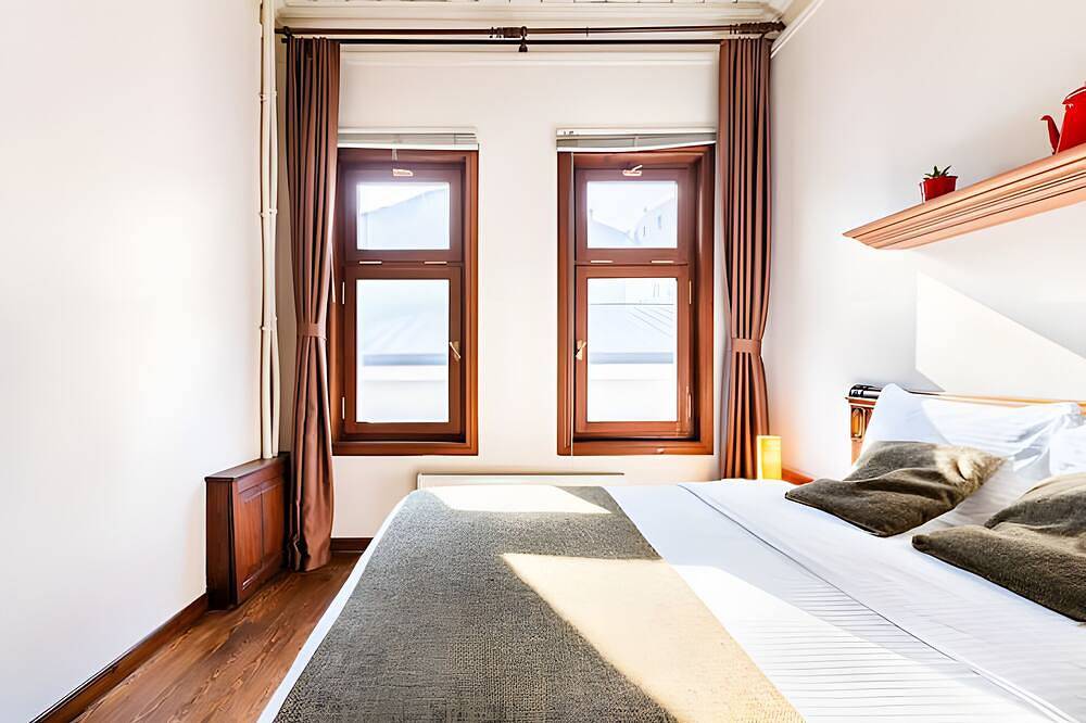Charming Greco-Ottoman Mansion with Modern Comforts in Historic Balat in Fatih, Istanbul