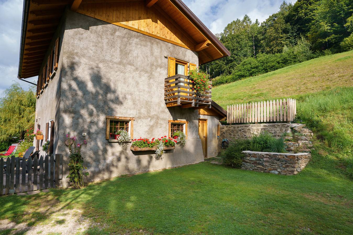Chalet 'Baita Angomà' mit Bergblick und privatem Garten in Levico Terme, Valsugana