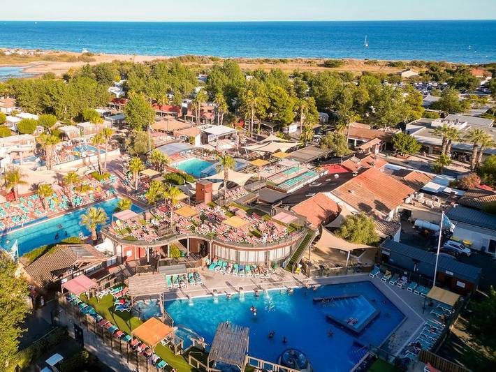 Camping pour 4 personnes, avec Jacuzzi et Piscine