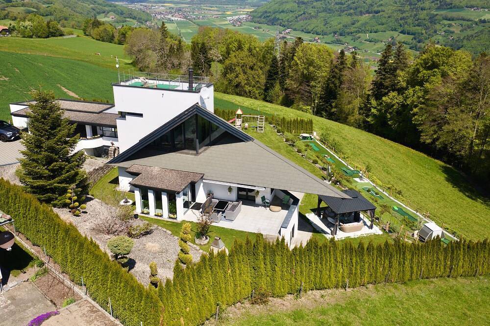 Luxusvilla auf dem Hügel mit Minigolf, Innenpool, Wellness & Spa in Rüeggisberg, Berner Oberland