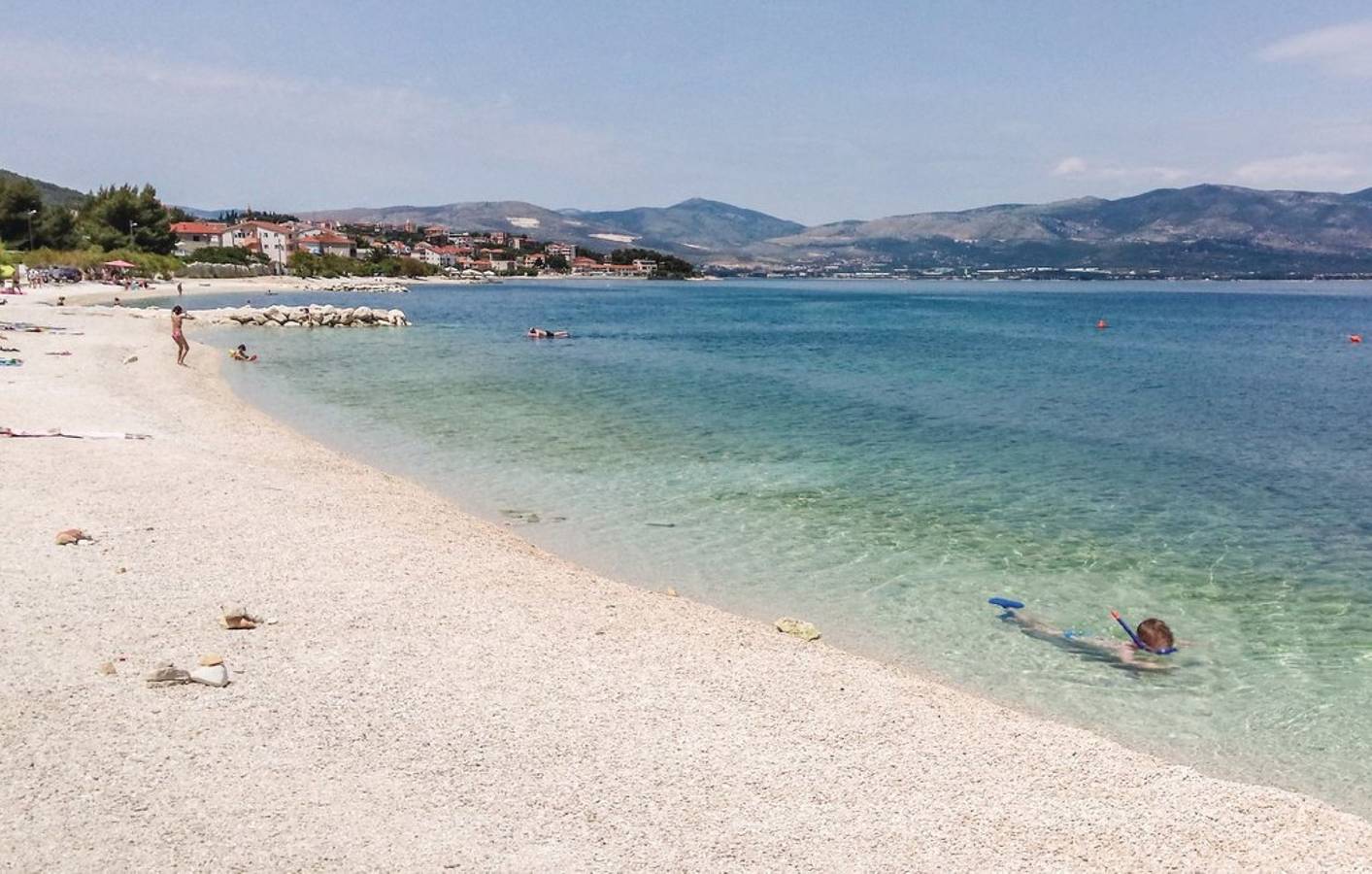 Cozy Beachfront Holiday Home Slatine - Five Bedroom Holiday Home in Slatine, Ciovo