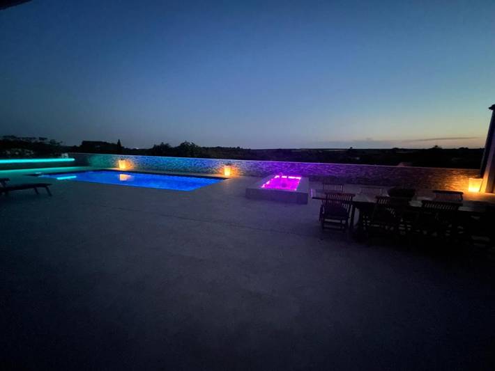 Chambre d’hôte pour 2 personnes, avec Terrasse et Jardin ainsi que Piscine et Vue