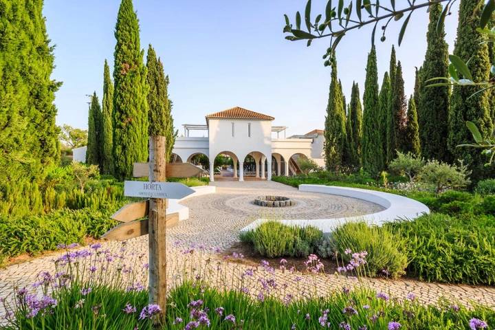 Hôtel pour 3 personnes, avec jardin et piscine