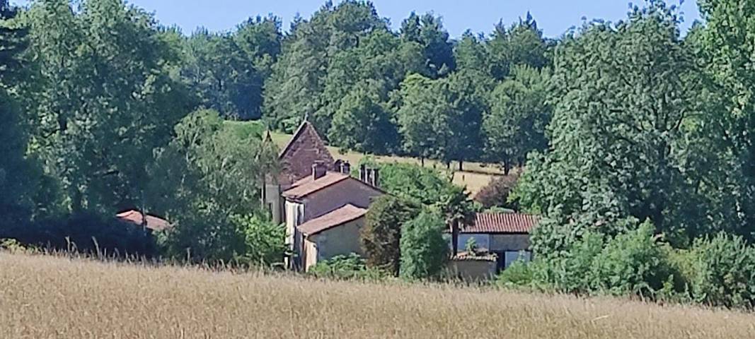 Location de vacances pour 2 personnes, avec vue et jardin à Juignac