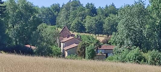 Cottage pour 2 personnes, avec jardin et vue à Juignac