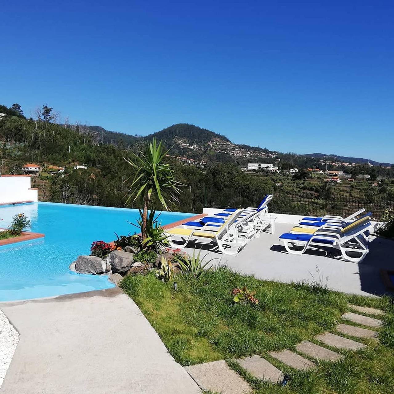 Ganze Wohnung, Ocean Heated Pool&Jacuzzi View 2 Terraces Flat102 in Camacha, Madeira
