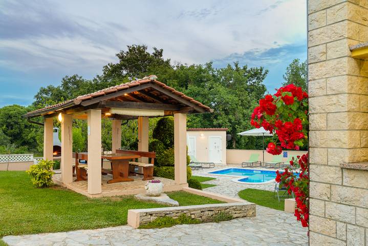 Location de vacances pour 10 personnes, avec piscine et terrasse à Svetvinčenat - 2