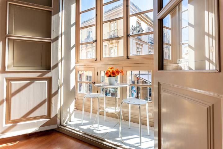Entire apartment, Studio Apartment “Centro Histórico” in Centre of Málaga with Wi-Fi & Balcony in Málaga Central District, Malaga
