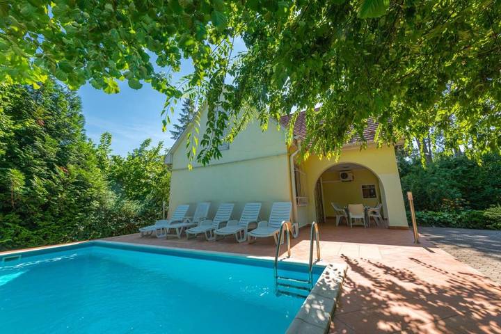 Ferienhaus für 8 Personen, mit Pool und Garten sowie Ausblick, mit Haustier in Siofok - 3