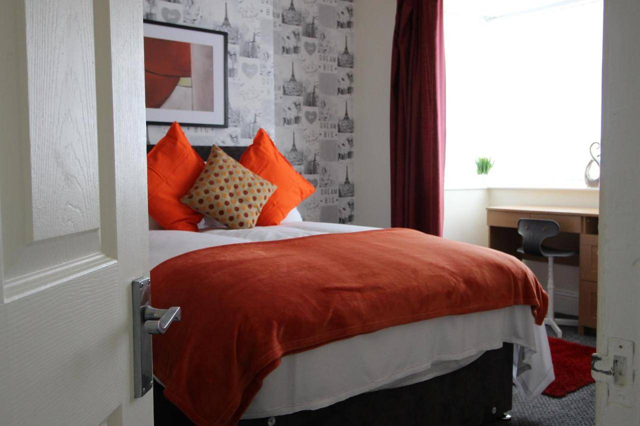 Spacious House in Cleethorpes - sleeps 10 in Cleethorpes, Grimsby and Cleethorpes