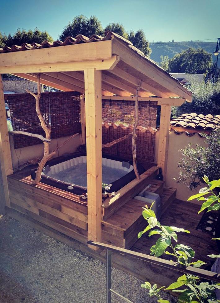 Gîte pour 5 personnes, avec terrasse ainsi que jacuzzi et sauna, animaux acceptés