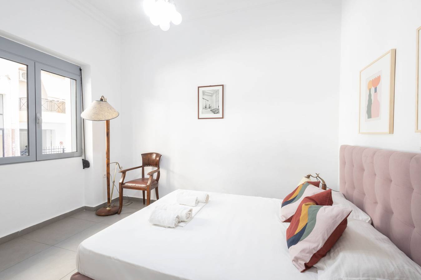Renovated (2025) 4 Bdr House near Acropolis - New Beds, Terrace & Green Yard in Sezione centrale di Atene, Atene