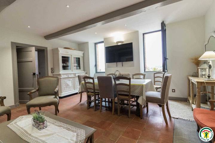 Gîte pour 12 personnes, avec terrasse ainsi que jardin et piscine à Aignes - 3