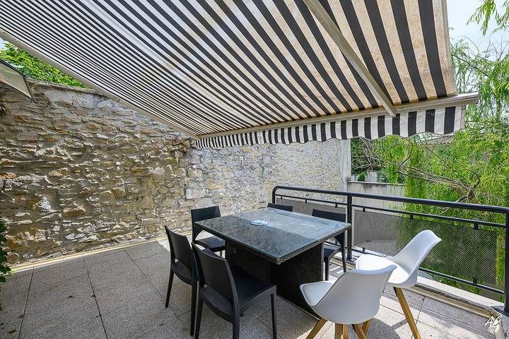 Authentic Cottage with Terrace and Private Garden in Languedoc in Bernis, Middelhavskysten (Frankrig)