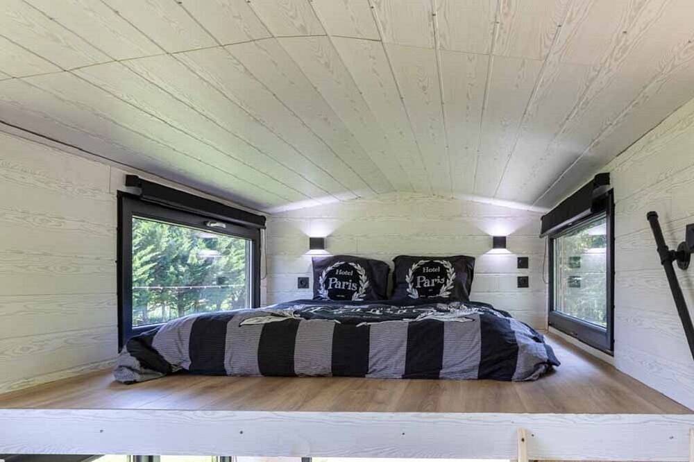 Mini Maison Tiny House 6 Pers sur Jardin de 3800m2 Avec Jacuzzi in Pontault-Combault, Seine-et-Marne